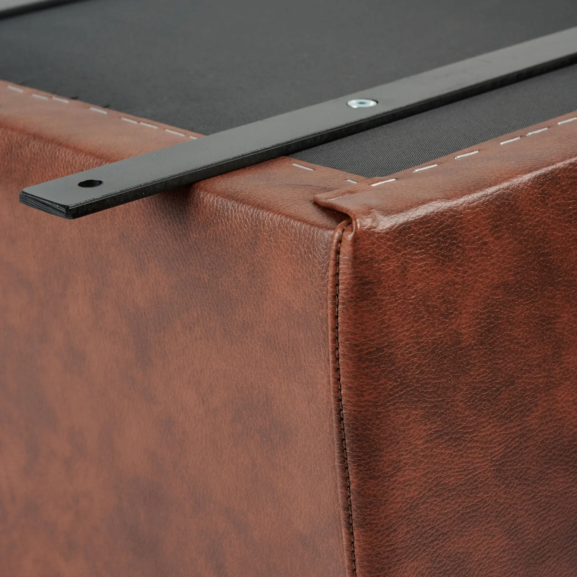 ATENA VINTAGE WALL MOUNT TRAINING BAG